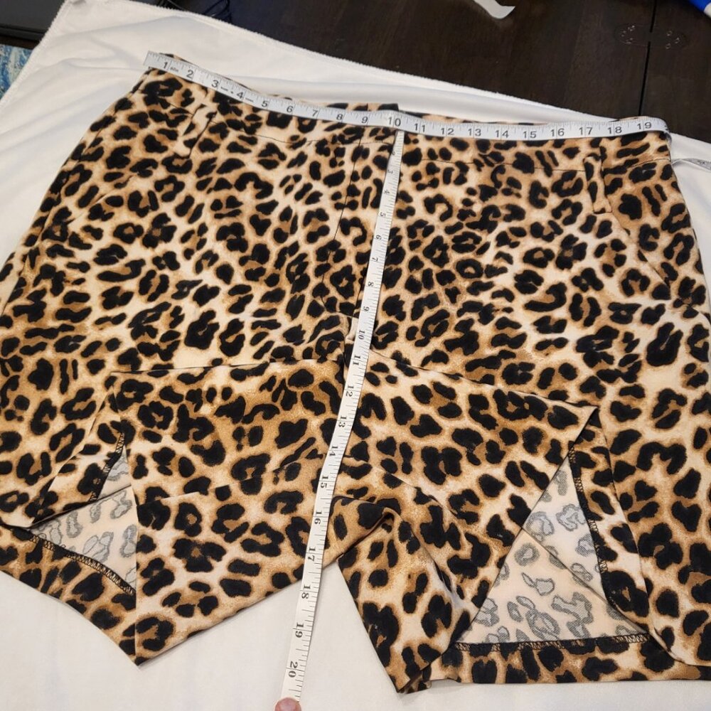 7th Avenue High Waist Brown and Black Leopard Print Shorts Size 18 - Picture 11 of 16